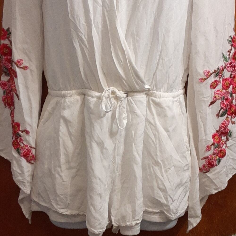 Love Riche Women's Long Sleeve White Embroidered Sleeve Body Suit Size Small - Picture 3 of 11